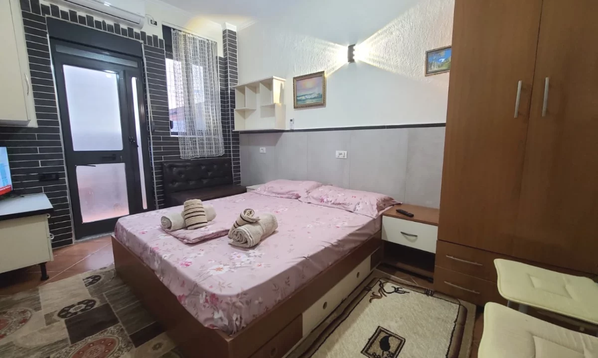 Shtepi me qera Apartament ne Tirane, 1+1, Mobilimi E mobiluar, Pagesa 42,000  Leke.