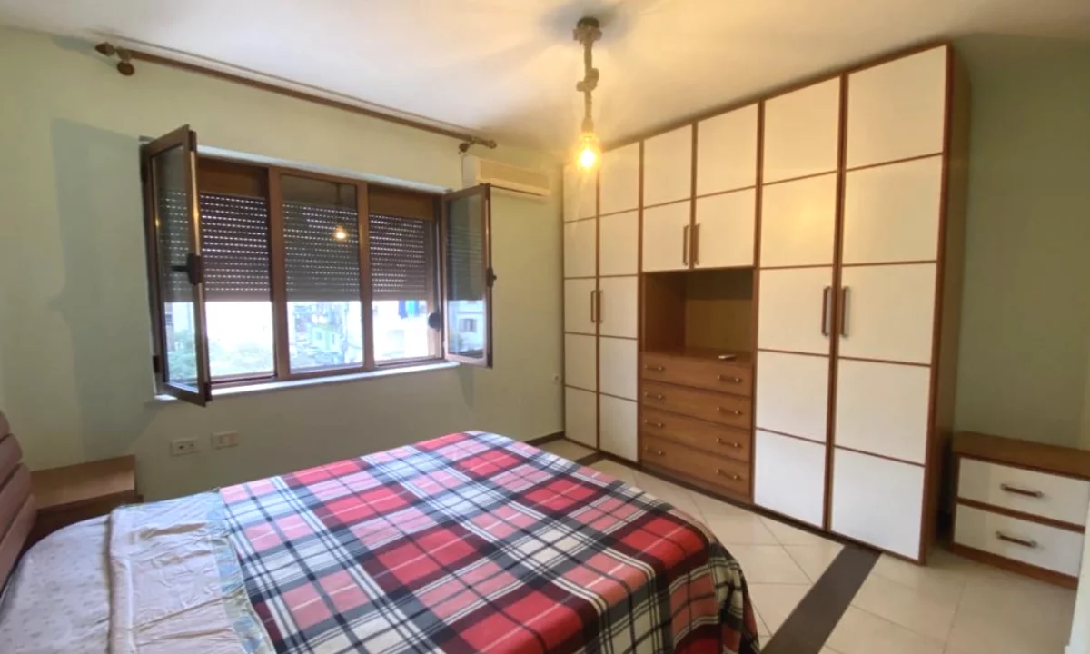 Shtepi me qera Apartament ne Tirane, 1+1, Mobilimi E mobiluar, Pagesa 500  Euro.