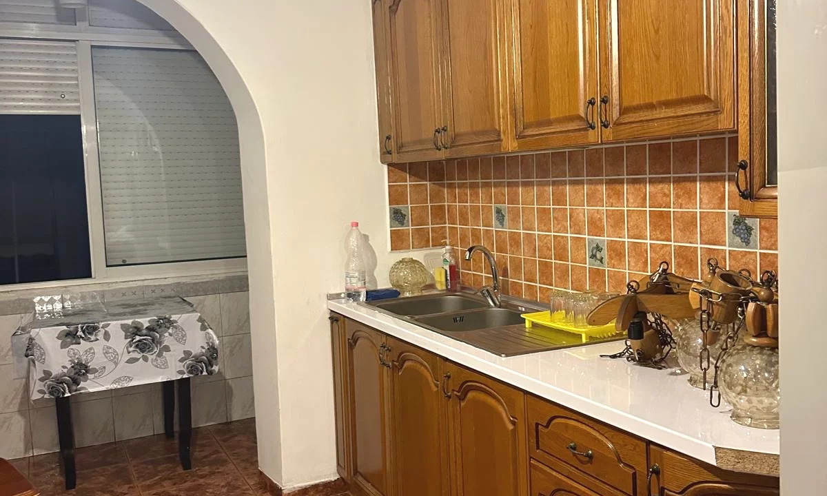 Shtepi me qera Apartament ne Tirane, 1+1, Mobilimi E mobiluar, Pagesa 40,000  Leke.