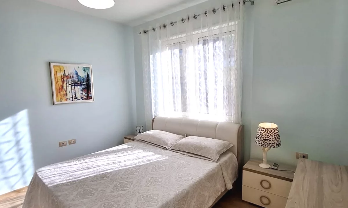 Shtepi me qera Apartament ne Tirane, 2+1, Mobilimi E mobiluar, Pagesa 750  Euro.