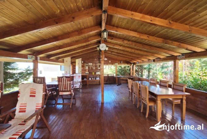 SHITET HOTEL ME PISHINE NE SHKALLNUR!