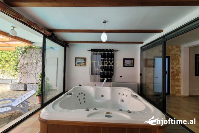 SHITET HOTEL ME PISHINE NE SHKALLNUR!