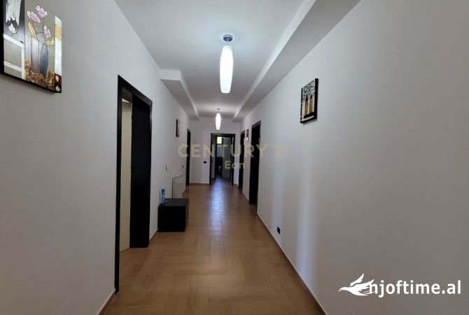 SHITET HOTEL ME PISHINE NE SHKALLNUR!