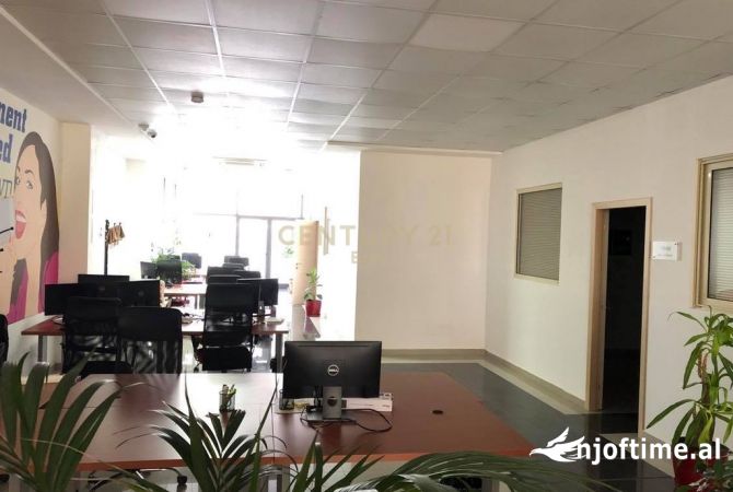 Ambient biznesi ne shitje 3+1 ne Durres - 1,200,000 Euro
