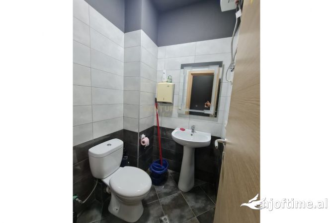 Ambient biznesi ne shitje 3+1 ne Durres - 200,000 Euro