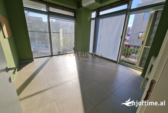 Ambient biznesi ne shitje 3+1 ne Durres - 200,000 Euro