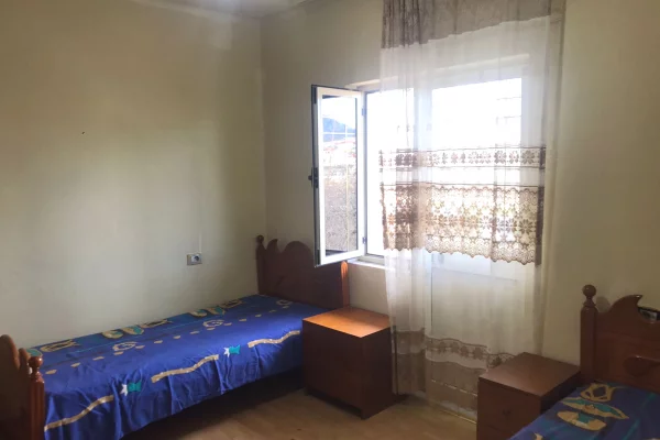 Shtepi me qera 2+1 ne Tirane - 410 Euro