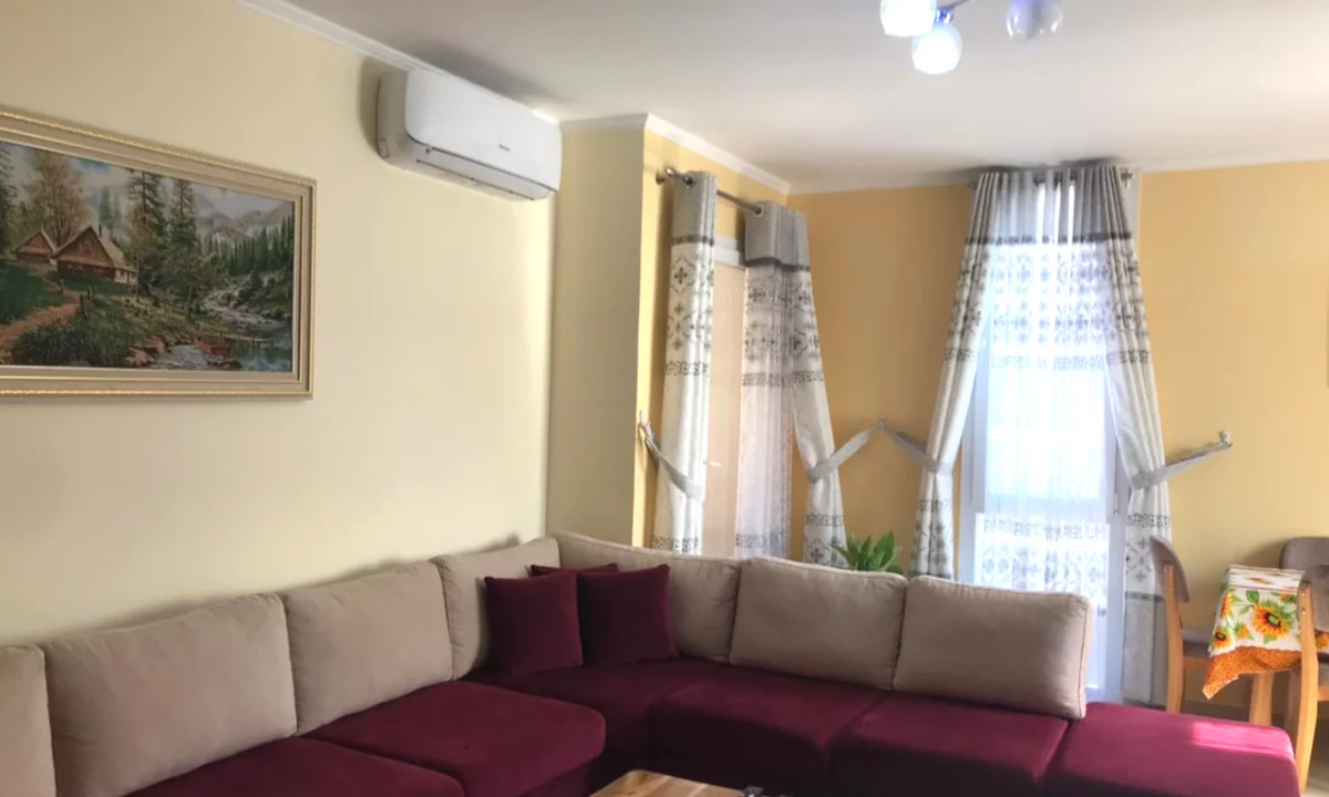 Shtepi me qera Vila Luksoze ne Tirane, 2+1, Mobilimi E mobiluar, Pagesa 500  Euro.