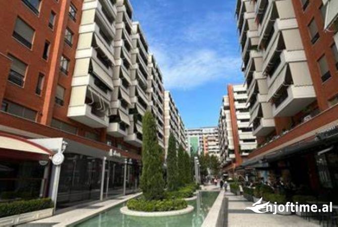 Ambiente Commerciale in Vendita 1+1 a Tirana - 550,000 Leke