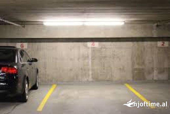 Ambiente Commerciale in Affitto Garsoniere a Tirana - 50 Euro
