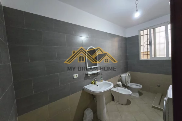 Appartamento in affitto a Durazzo 2+1, SemiArredato