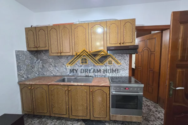 Appartamento in affitto a Durazzo 2+1, SemiArredato