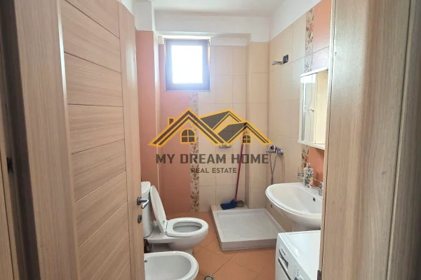 Shtepi me qera Apartament ne Durres, 2+1, Mobilimi E mobiluar, Pagesa 400  Euro.