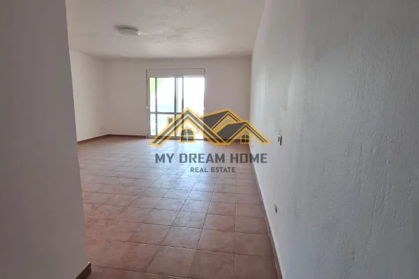 Shtepi ne shitje Apartament ne Durres, 2+1, Mobilimi E mobiluar, Pagesa 82,000  Euro.