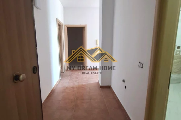 Shtepi ne shitje Apartament ne Durres, 2+1, Mobilimi E mobiluar, Pagesa 82,000  Euro.