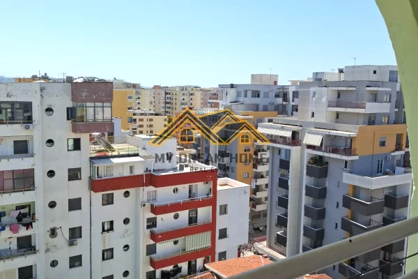 Shtepi ne shitje Apartament ne Durres, 2+1, Mobilimi E mobiluar, Pagesa 82,000  Euro.