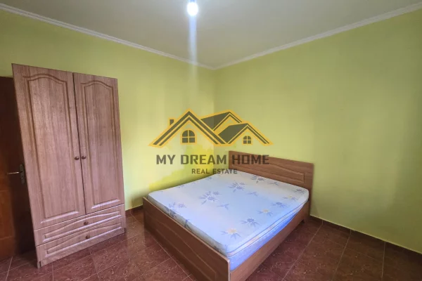 Shtepi me qera Apartament ne Durres, 6+1, Mobilimi Pjeserisht e mobiluar, Pagesa 900  Euro.