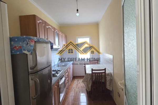 Shtepi me qera Apartament ne Durres, 6+1, Mobilimi Pjeserisht e mobiluar, Pagesa 900  Euro.