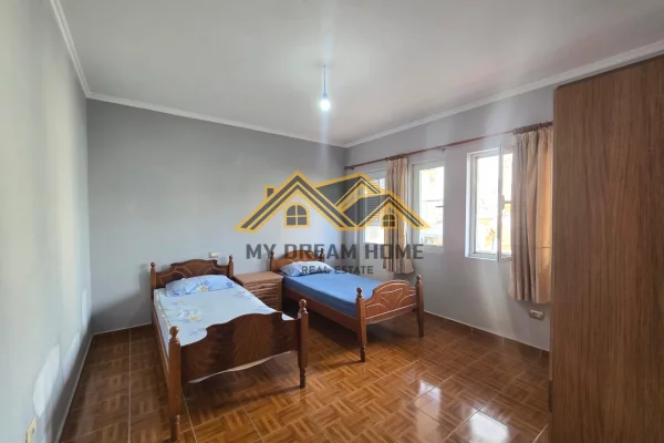 Shtepi me qera Apartament ne Durres, 6+1, Mobilimi Pjeserisht e mobiluar, Pagesa 900  Euro.