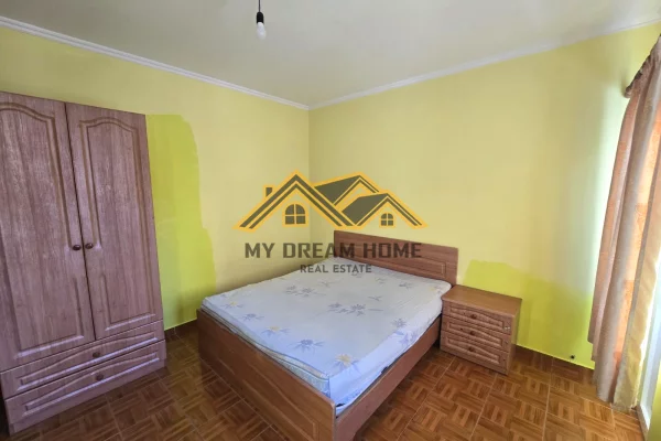 Shtepi me qera Apartament ne Durres, 6+1, Mobilimi Pjeserisht e mobiluar, Pagesa 900  Euro.