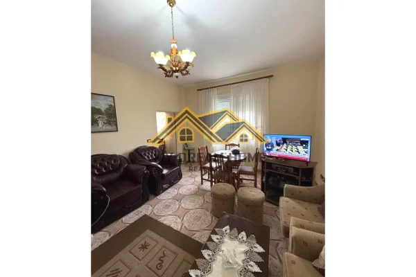 Shtepi ne shitje Shtepi Private ne Durres, 2+1, Mobilimi E mobiluar, Pagesa 250,000  Euro.