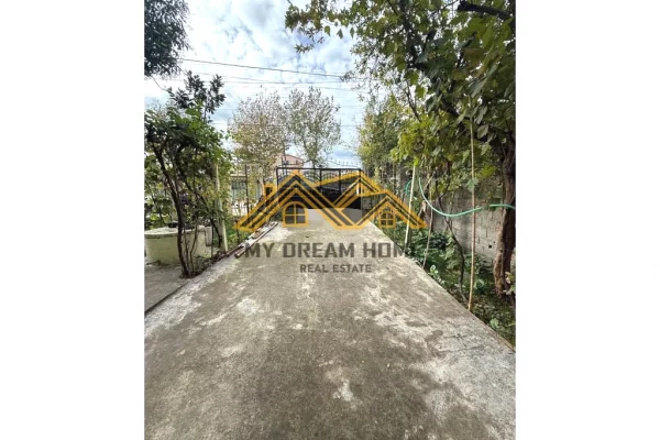 Shtepi ne shitje Shtepi Private ne Durres, 2+1, Mobilimi E mobiluar, Pagesa 250,000  Euro.