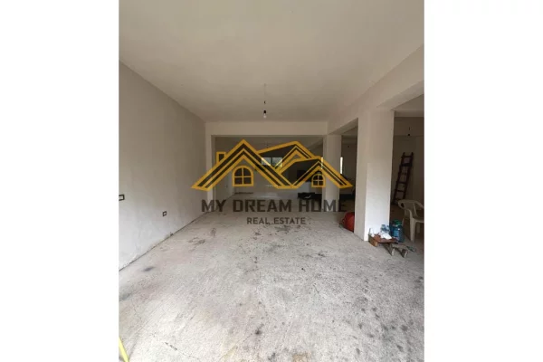 Shtepi ne shitje Shtepi Private ne Durres, 2+1, Mobilimi E mobiluar, Pagesa 250,000  Euro.