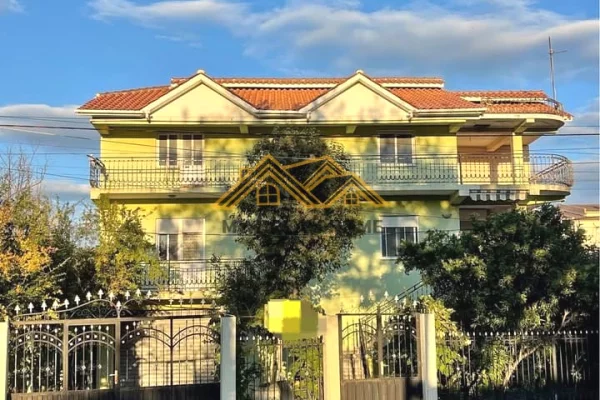 Shtepi ne shitje Shtepi Private ne Durres, 2+1, Mobilimi E mobiluar, Pagesa 250,000  Euro.