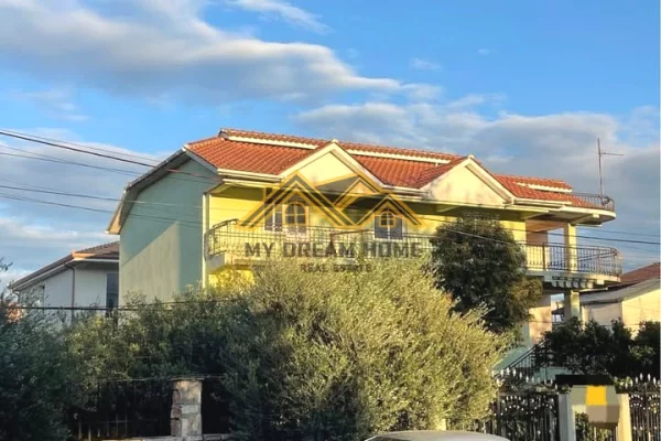 Shtepi ne shitje Shtepi Private ne Durres, 2+1, Mobilimi E mobiluar, Pagesa 250,000  Euro.