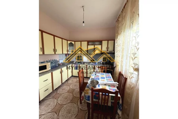 Shtepi ne shitje Shtepi Private ne Durres, 2+1, Mobilimi E mobiluar, Pagesa 250,000  Euro.