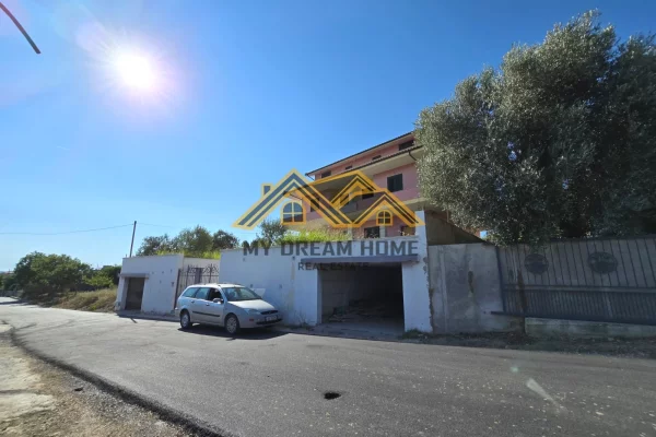 Shtepi ne shitje Shtepi Private ne Durres, 6+1, Mobilimi E mobiluar, Pagesa 155,000  Euro.