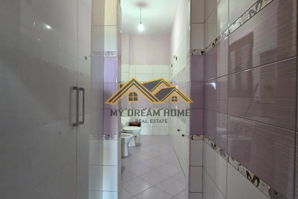 Shtepi ne shitje Shtepi Private ne Durres, 6+1, Mobilimi E mobiluar, Pagesa 155,000  Euro.