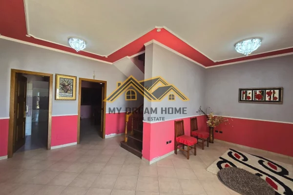 Shtepi ne shitje Shtepi Private ne Durres, 6+1, Mobilimi E mobiluar, Pagesa 155,000  Euro.