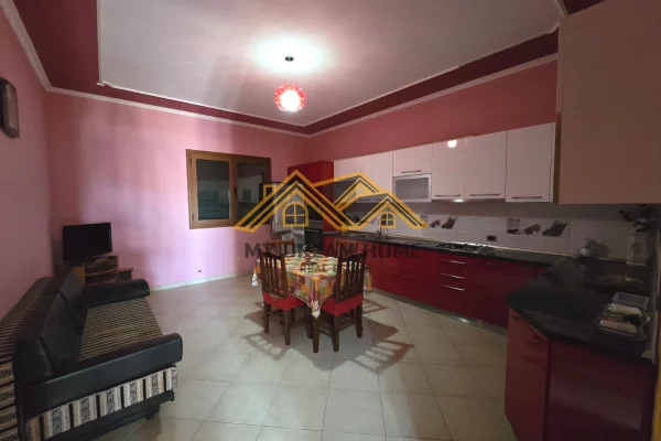 Shtepi ne shitje Shtepi Private ne Durres, 6+1, Mobilimi E mobiluar, Pagesa 155,000  Euro.