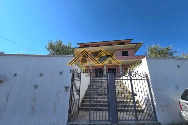 Shtepi ne shitje Shtepi Private ne Durres, 6+1, Mobilimi E mobiluar, Pagesa 155,000  Euro.