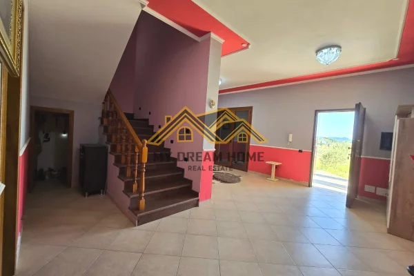 Shtepi ne shitje Shtepi Private ne Durres, 6+1, Mobilimi E mobiluar, Pagesa 155,000  Euro.