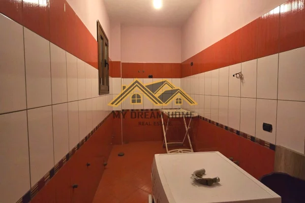 Shtepi ne shitje Shtepi Private ne Durres, 6+1, Mobilimi E mobiluar, Pagesa 155,000  Euro.