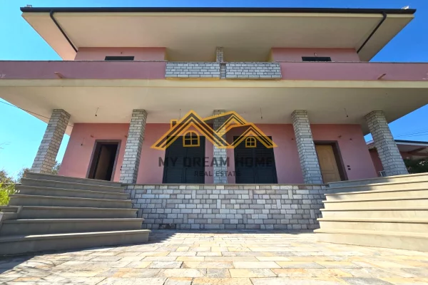 Shtepi ne shitje Shtepi Private ne Durres, 6+1, Mobilimi E mobiluar, Pagesa 155,000  Euro.