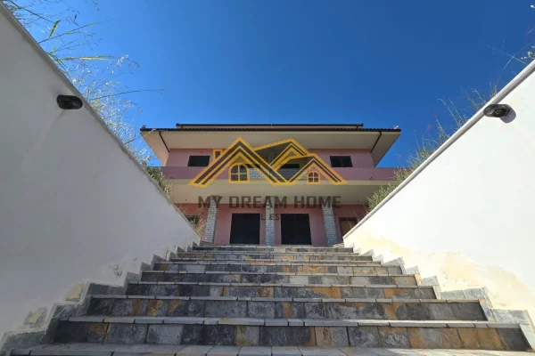 Shtepi ne shitje Shtepi Private ne Durres, 6+1, Mobilimi E mobiluar, Pagesa 155,000  Euro.