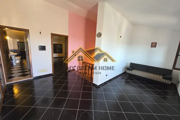 Shtepi ne shitje Shtepi Private ne Durres, 6+1, Mobilimi E mobiluar, Pagesa 155,000  Euro.