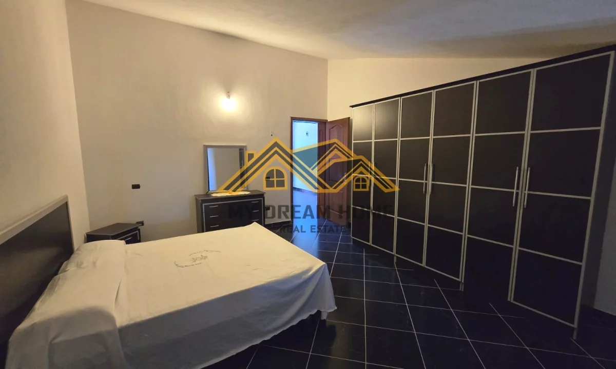 Shtepi ne shitje Shtepi Private ne Durres, 6+1, Mobilimi E mobiluar, Pagesa 155,000  Euro.