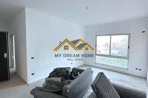 Shtepi ne shitje Apartament ne Durres, 1+1, Mobilimi Bosh, pa mobiluar, Pagesa 72,000  Euro.