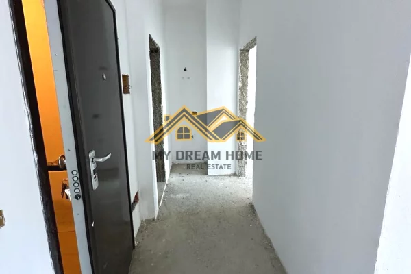 Shtepi ne shitje Apartament ne Durres, 1+1, Mobilimi Bosh, pa mobiluar, Pagesa 72,000  Euro.