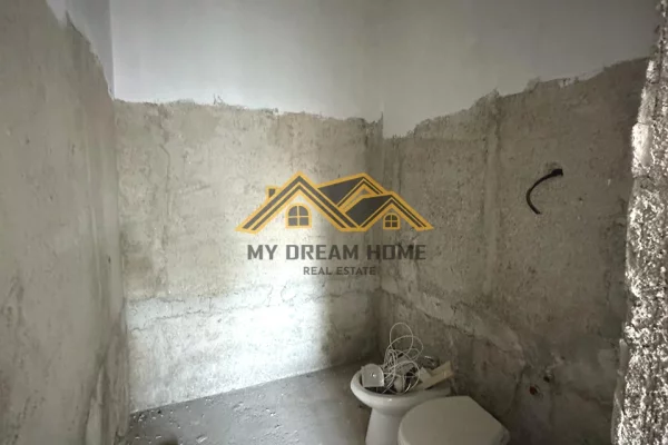 Shtepi ne shitje Apartament ne Durres, 1+1, Mobilimi Bosh, pa mobiluar, Pagesa 72,000  Euro.