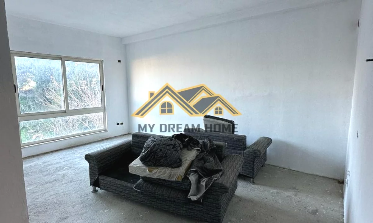 Shtepi ne shitje Apartament ne Durres, 1+1, Mobilimi Bosh, pa mobiluar, Pagesa 72,000  Euro.