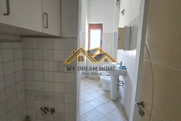Shtepi me qera Apartament ne Durres, 3+1, Mobilimi E mobiluar, Pagesa 400  Euro.