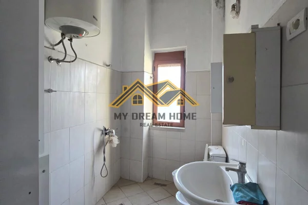 Shtepi me qera Apartament ne Durres, 3+1, Mobilimi E mobiluar, Pagesa 400  Euro.