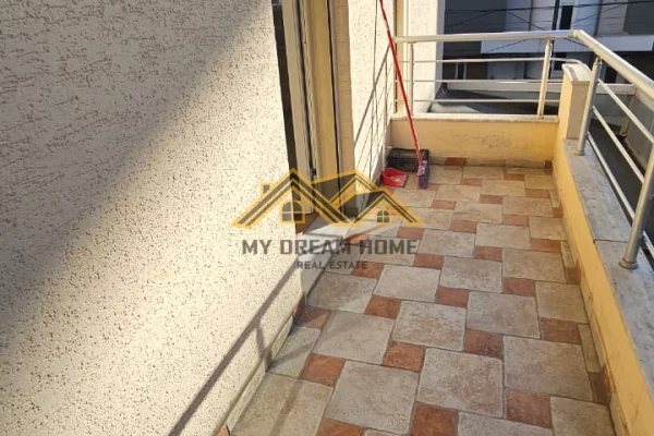 Shtepi ne shitje Apartament ne Durres, 1+1, Mobilimi E mobiluar, Pagesa 105,000  Euro.