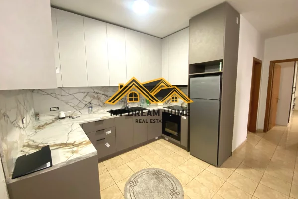 Shtepi ne shitje Apartament ne Durres, 2+1, Mobilimi E mobiluar, Pagesa 125,000  Euro.
