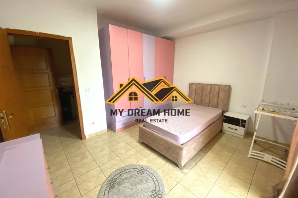 Shtepi ne shitje Apartament ne Durres, 2+1, Mobilimi E mobiluar, Pagesa 125,000  Euro.